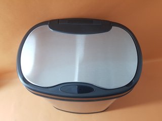 Cubo de basura 20L metal y plástico