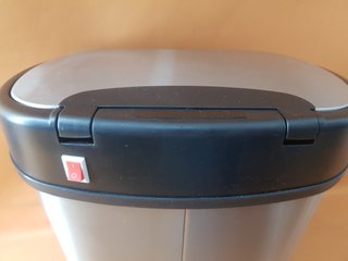 Cubo de basura 20L metal y plástico