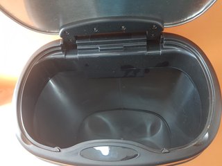 Cubo de basura 20L metal y plástico
