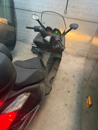 Aprilia Arrecife 125 Scooter Negro/Burdeos
