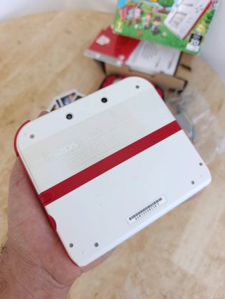 Nintendo 2DS Blanca Animal Crossing en caja