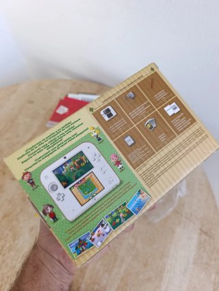 Nintendo 2DS Blanca Animal Crossing en caja