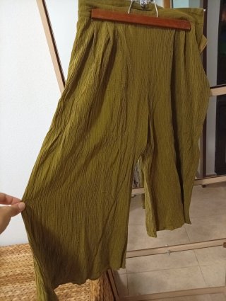 Pantalón ancho culotte verde oliva