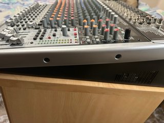 Mesa de mezclas Behringer QX2442USB