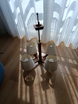 Lámpara de salón madera y tela