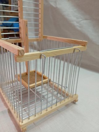 Jaula  de madera y metal