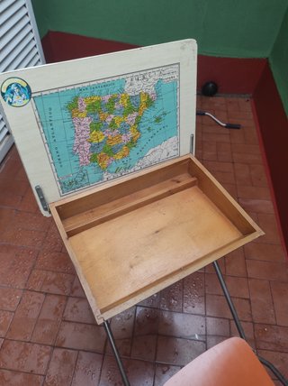 Pupitre escolar vintage plegable naranja