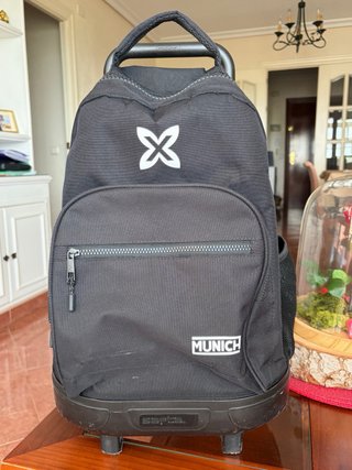 Mochila con ruedas negra