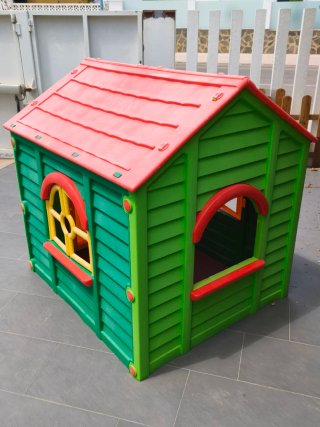 Casita infantil exterior verde y roja