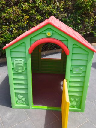Casita infantil exterior verde y roja