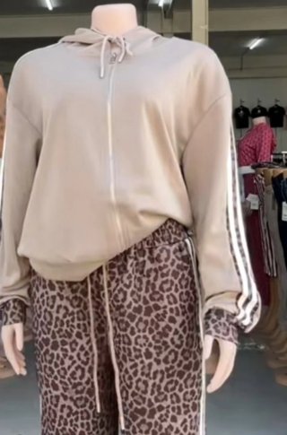 Conjunto chándal estampado animal print