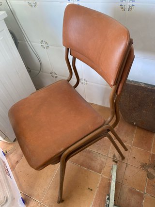 Sillas marrones vintage apilables