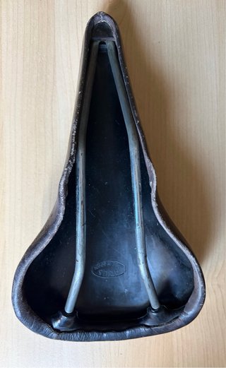 Sillín clásico de piel Arius