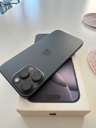 iPhone 16 Pro Max 94% Batería (IMPOLUTO)