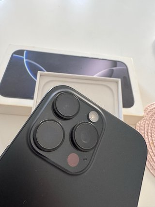 iPhone 16 Pro Max 94% Batería (IMPOLUTO)