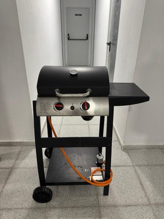 Barbacoa Gas 2 Fuegos Negra y Plateada