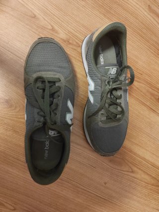 Zapatillas New Balance 220 T.42 Verde y Mostaza