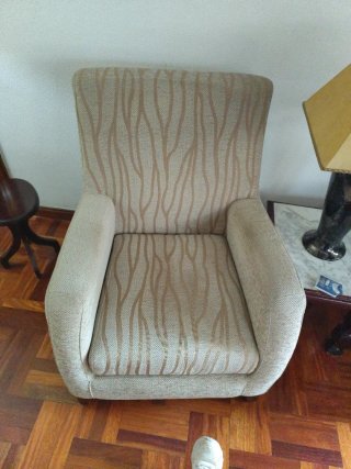 Dos sillones individuales beige