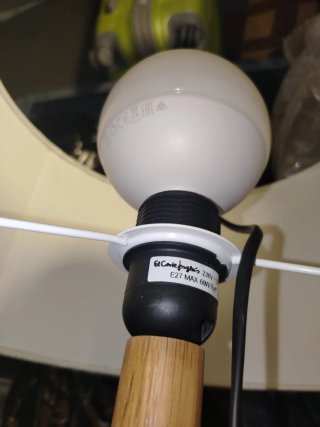 Lámpara de mesa madera y tela