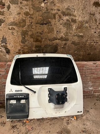 Portón Mitsubishi Montero V60