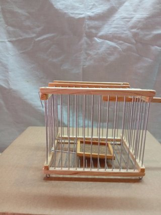 Jaula  de madera y metal