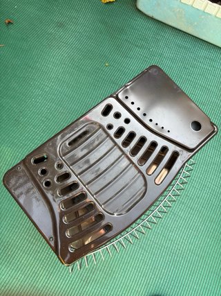 Estufa de metal y plástico marrón