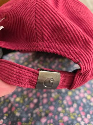 Gorra Carhartt tipo Pana Roja red velvet