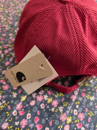 Gorra Carhartt tipo Pana Roja red velvet