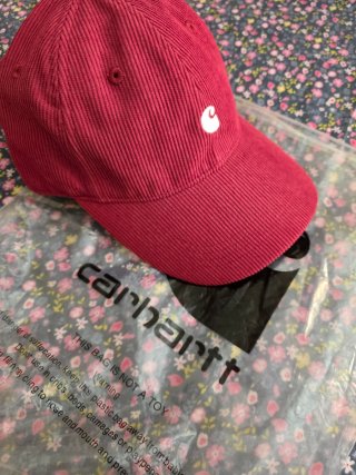Gorra Carhartt tipo Pana Roja red velvet