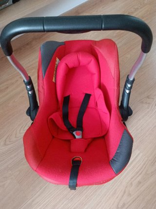 Silla de coche para bebé roja