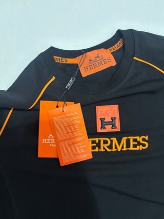 Camiseta Hermes Negra y Naranja