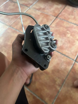 Pinza y bomba de freno AJP