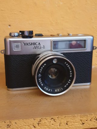 Yashica MG-1 Cámara Analógica Negra