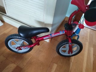 Bici de equilibrio roja
