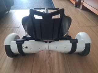 Hoverboard blanco con silla