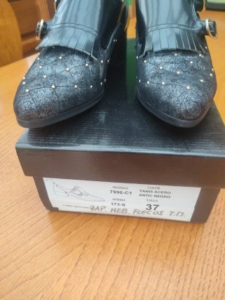 Zapatos by Carmen hebilla flecos