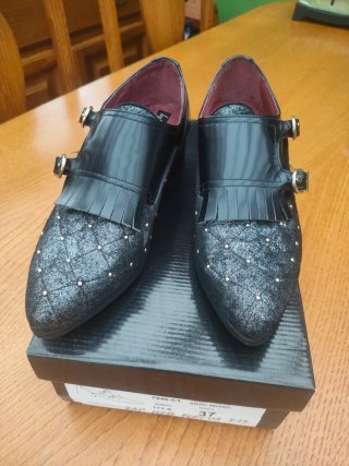 Zapatos by Carmen hebilla flecos