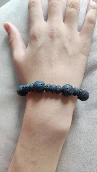 Pulsera lava volcánica