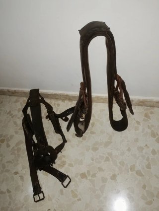 Correas de cuero antiguas para decoración