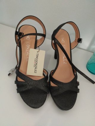 Sandalias Tino Gonzalez tacón negras