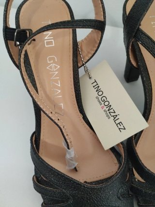Sandalias Tino Gonzalez tacón negras