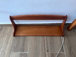 2 cabeceros, estantes, mesita y sinfonier infantil