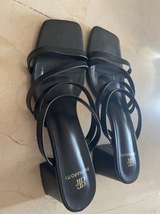 Sandalias BUONAROTI tacón bloque negras