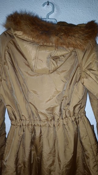 Chaqueta larga beige Schneiders con capucha y pelo