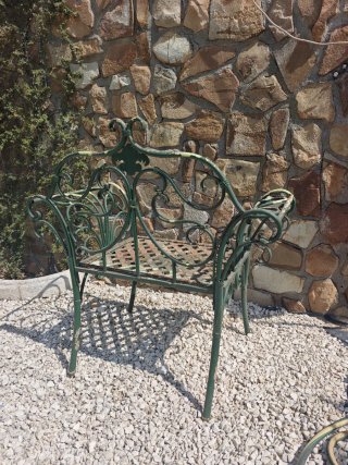 Sillón Metálico .  Alto 95, ancho 92, fondo 46