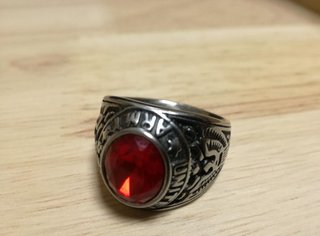 Anillo Macizo Plateado con Piedra Roja