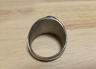 Anillo Macizo Plateado con Piedra Roja