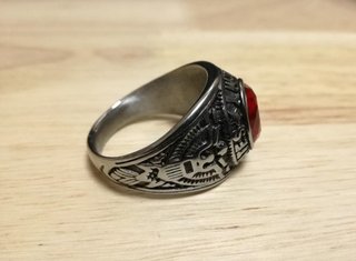 Anillo Macizo Plateado con Piedra Roja