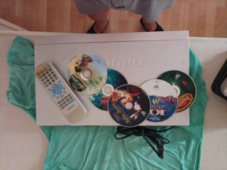 DVD Grundig con 5 Películas Disney
