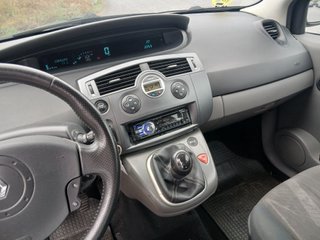 IMPECABLE Renault Scenic 1.6 16V 2004